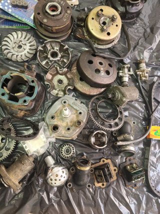 Lote de piezas de moto