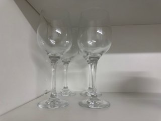 Copas y vasos  de cristal transparentes