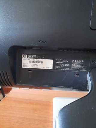 Monitor HP Negro/Plateado con Altavoces