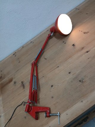 Lámpara de escritorio Fase Roja.