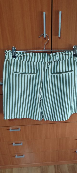 Bermuda mujer rayas verde y blanco