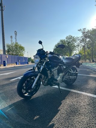 Suzuki Bandit 650 Naked Azul/Plata