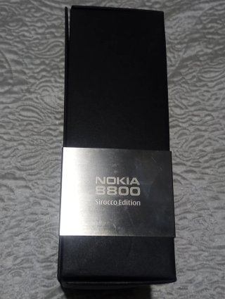 Nokia 8800 Sirocco Edition con caja