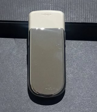 Nokia 8800 Sirocco Edition con caja