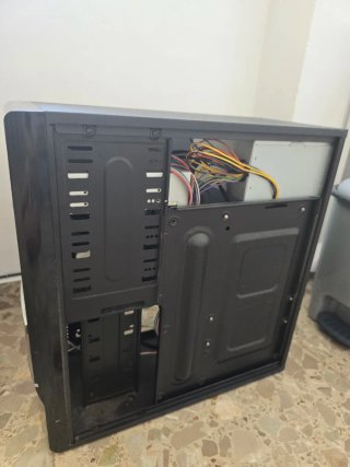 Torre PC antigua para piezas + 8GB RAM Corsair