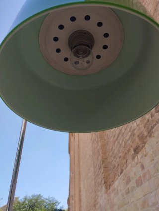 Lámpara de pie Metalarte verde y plateada