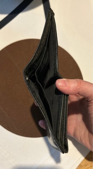 Portafoglio in pelle nero con teschio
