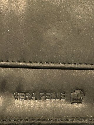Portafoglio in pelle nero con teschio