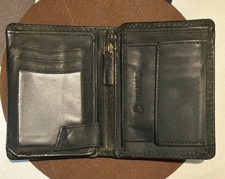 Portafoglio in pelle nero con teschio
