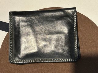 Portafoglio in pelle nero con teschio