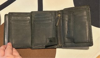 Portafoglio in pelle nero con teschio