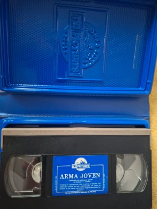 Arma Joven VHS Edición Videoclub