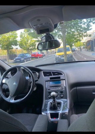 Peugeot 5008 2012