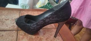 Zapatos de tacón negros con encaje