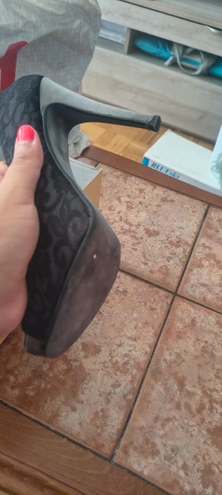 Zapatos de tacón negros con encaje