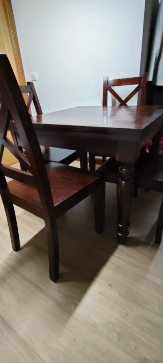 Mesa de comedor extensible de madera con patas