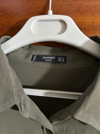 Camisa Mango Basics verde caqui