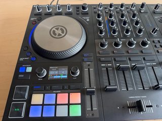 Controlador DJ Traktor Kontrol S4 Mk3