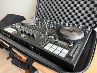 Controlador DJ Traktor Kontrol S4 Mk3