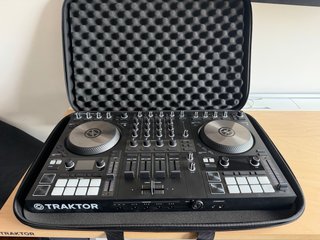 Controlador DJ Traktor Kontrol S4 Mk3