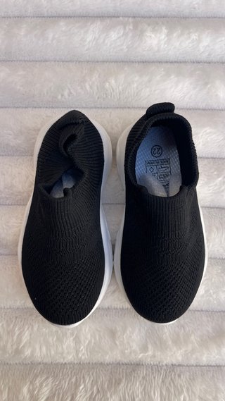 2 Zapatillas Bebé • Talla 22 (Luces  y Estándar)