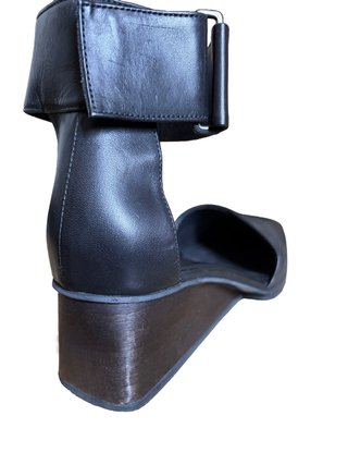 COS scarpe sabot con cinturino alla caviglia