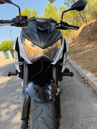 Kawasaki Z800E ABS Blanca y Negra