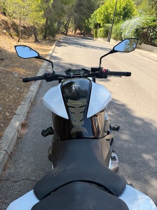 Kawasaki Z800E ABS Blanca y Negra