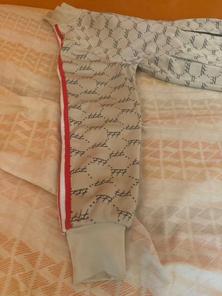 Tuta 777 beige con logo all over