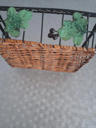 Cesta decorativa vintage metal y mimbre