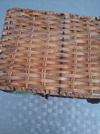 Cesta decorativa vintage metal y mimbre