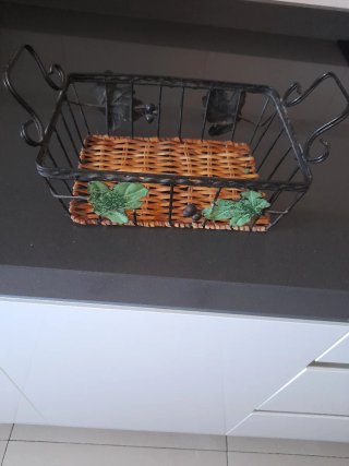 Cesta decorativa vintage metal y mimbre