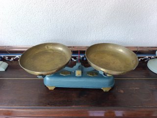 Balanza antigua de sobremesa