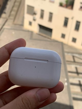 Apple AirPods Pro (Caja de carga)