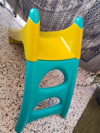 Tobogán infantil amarillo y verde