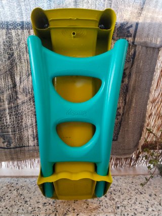 Tobogán infantil amarillo y verde