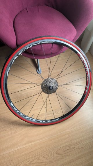 Rueda rodillo+Cassette Shimano 9v 11-32 a estrenar
