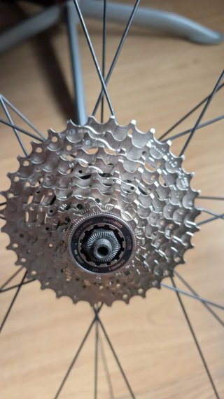 Rueda rodillo+Cassette Shimano 9v 11-32 a estrenar