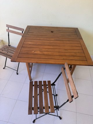 Mesa extensible madera y 4 sillas plegables