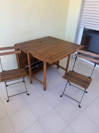 Mesa extensible madera y 4 sillas plegables