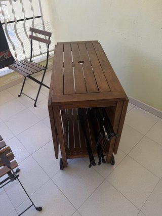 Mesa extensible madera y 4 sillas plegables