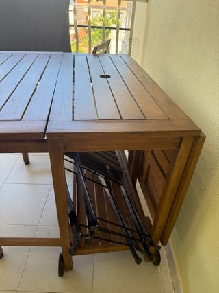 Mesa extensible madera y 4 sillas plegables