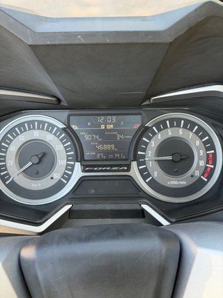 Honda Forza 300 Maxi Scooter Negra/Plata