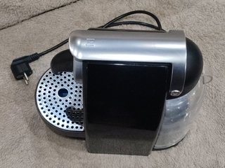 Cafetera Nespresso Krups Essenza Manual (Negra)