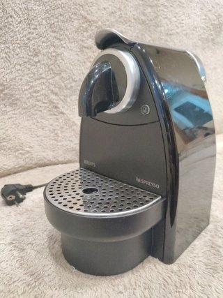 Cafetera Nespresso Krups Essenza Manual (Negra)