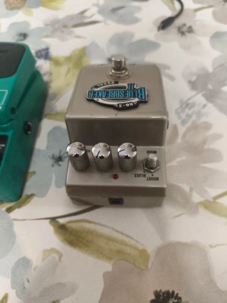 Pedales guitarra Marshall y behringer