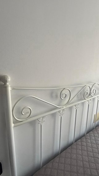 Mesitas, cabezal, somier y lámparas