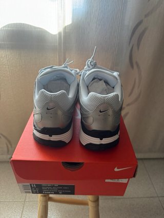 Nike P-6000 Plata y Negro