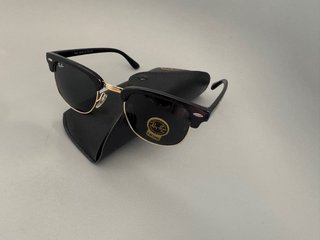 Gafas de sol Ray-Ban Clubmaster negras y doradas