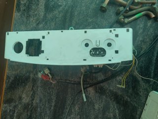 Placa electrónica, panel y cableado.